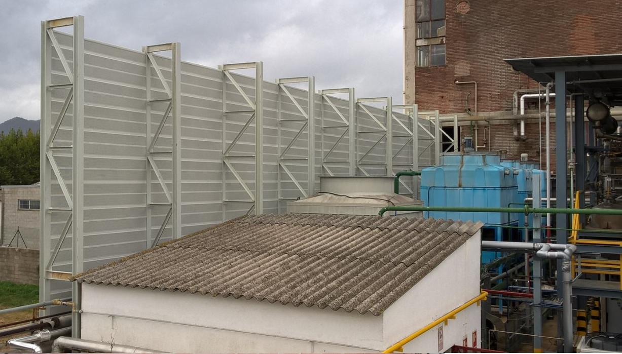 Large single sides acoustic barrier installed using steel I beams