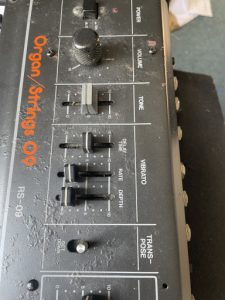 roland rs09 front panel rivets