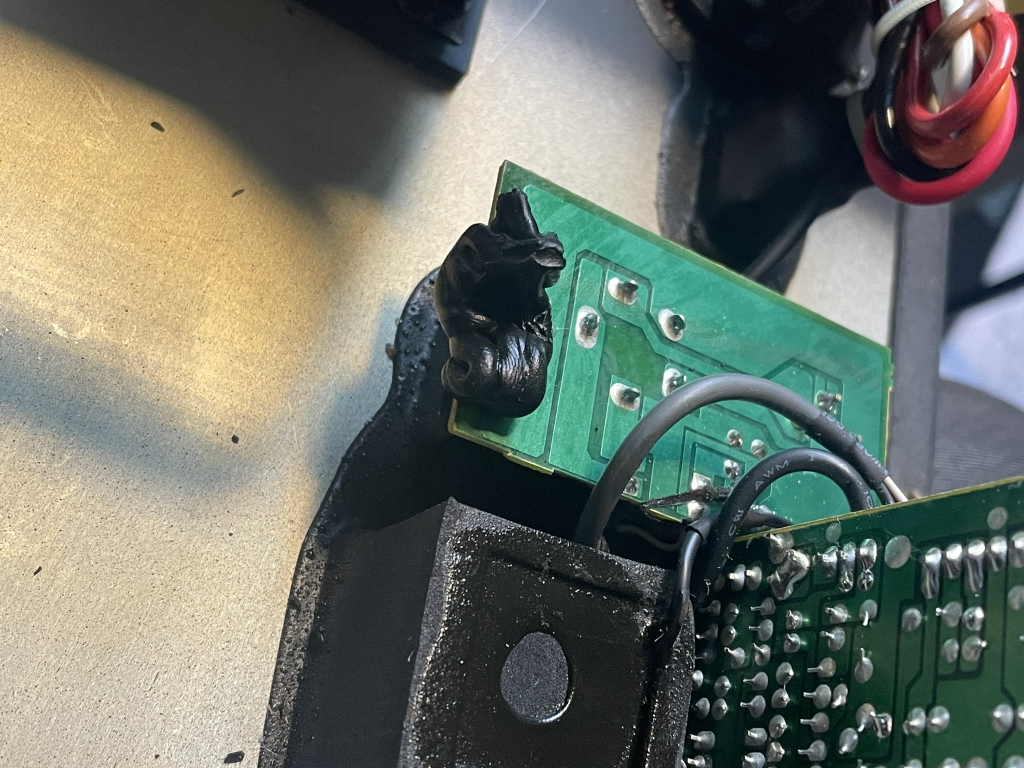 KRK Rokit 6 wet black stuff