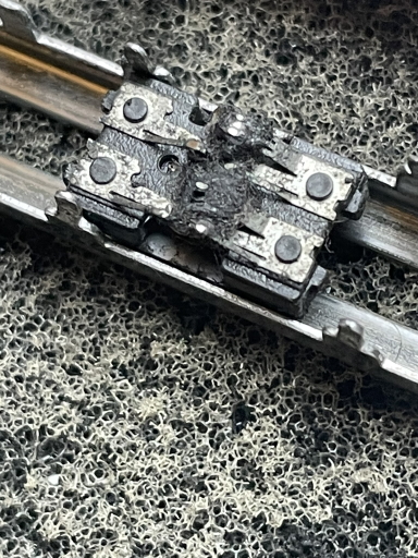 alesis-qs6-extremely-busted-and-dirty-fader