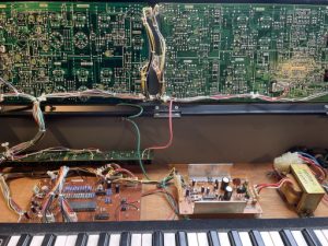 yamaha-cs15-opened-up