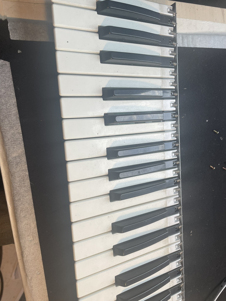 roland sh101 dirty keybed