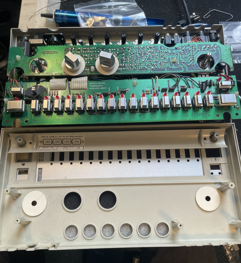 Roland TR606 inside view 1