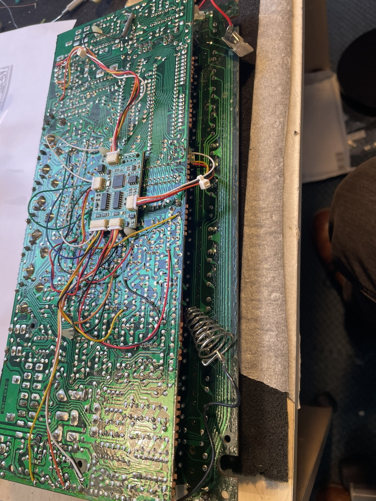 Roland TR606 midi modification installed