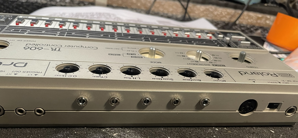 Roland TR606 separate outpu