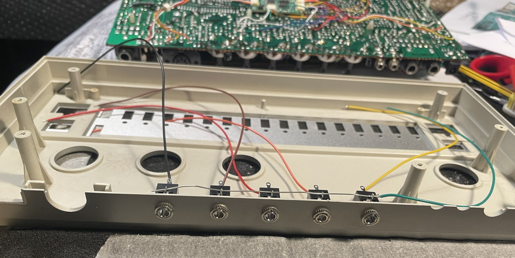 Roland TR606 separate outputs mod