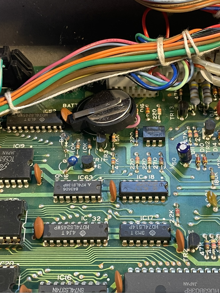 dx7 badly installed battery holder 2