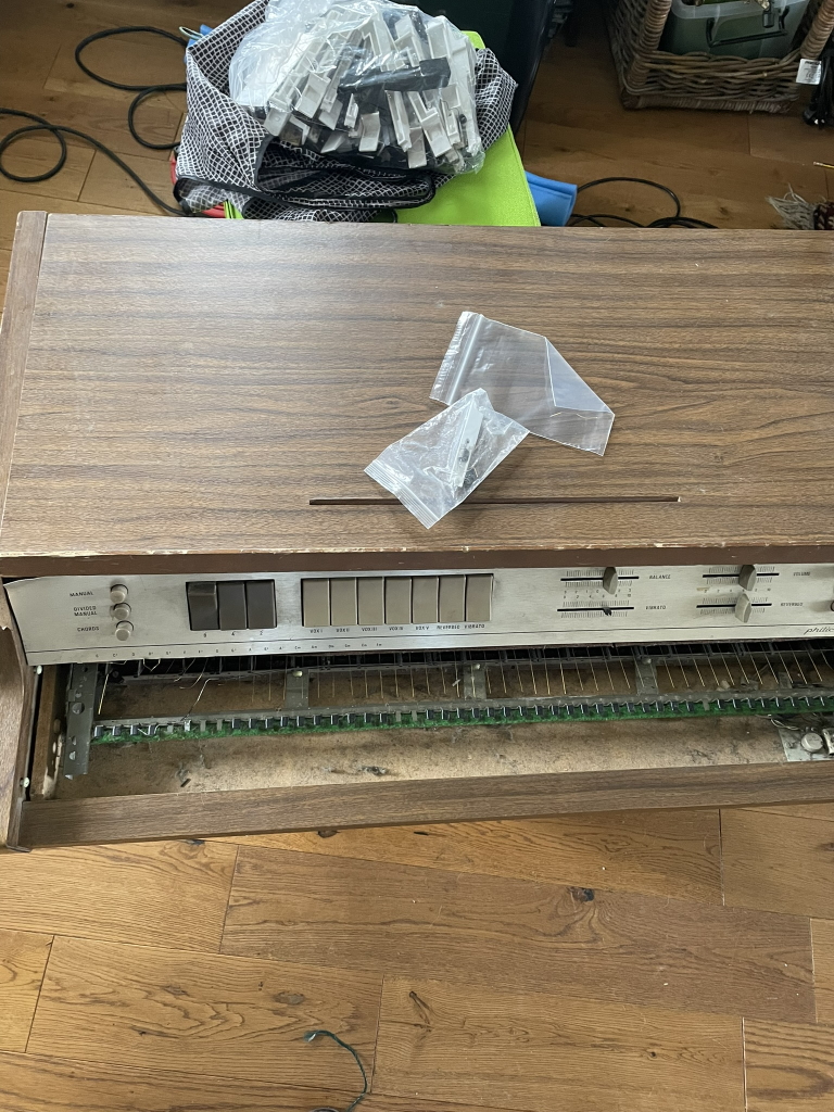 Philips Philicorda 754 before starting